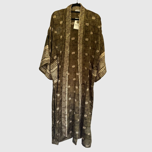 Upcycled Kimono Lang #1315 aus Vintage-Sari in Braun & Gold – Vorderansicht