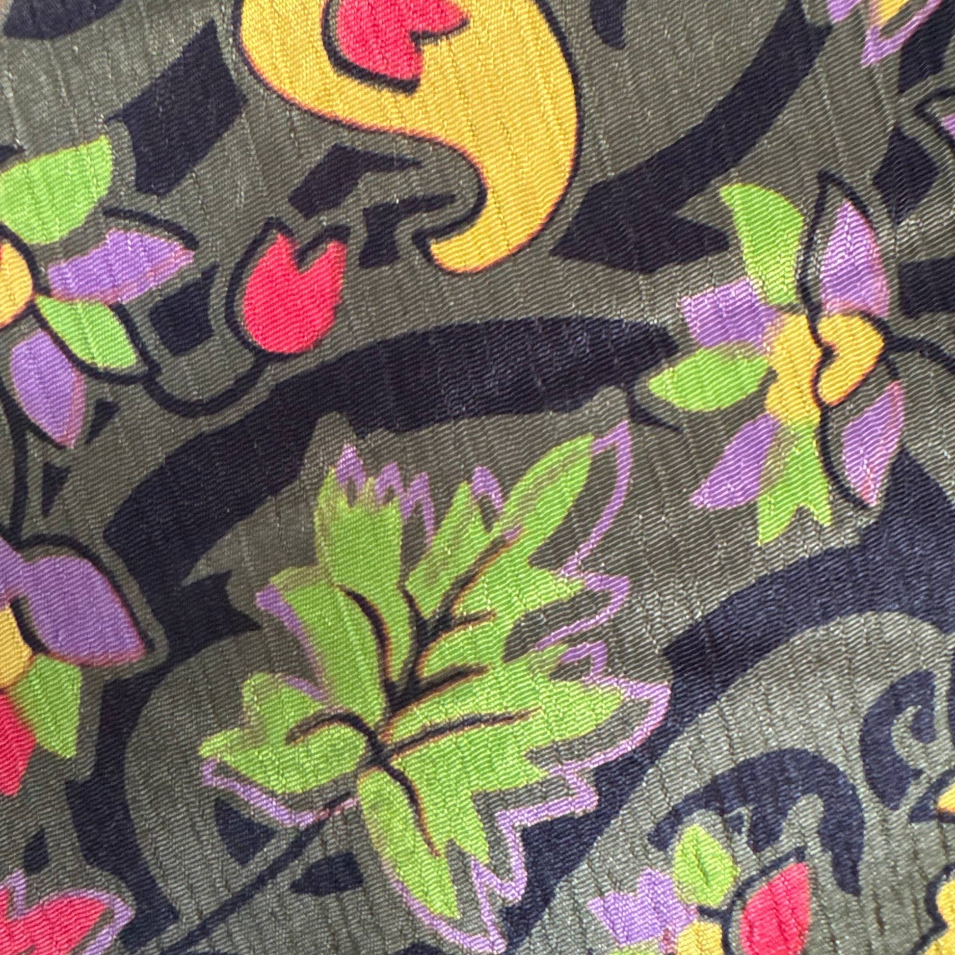 Upcycled Kimono Lang #1316 aus Vintage-Sari in Gold & Schwarz – Detailansicht