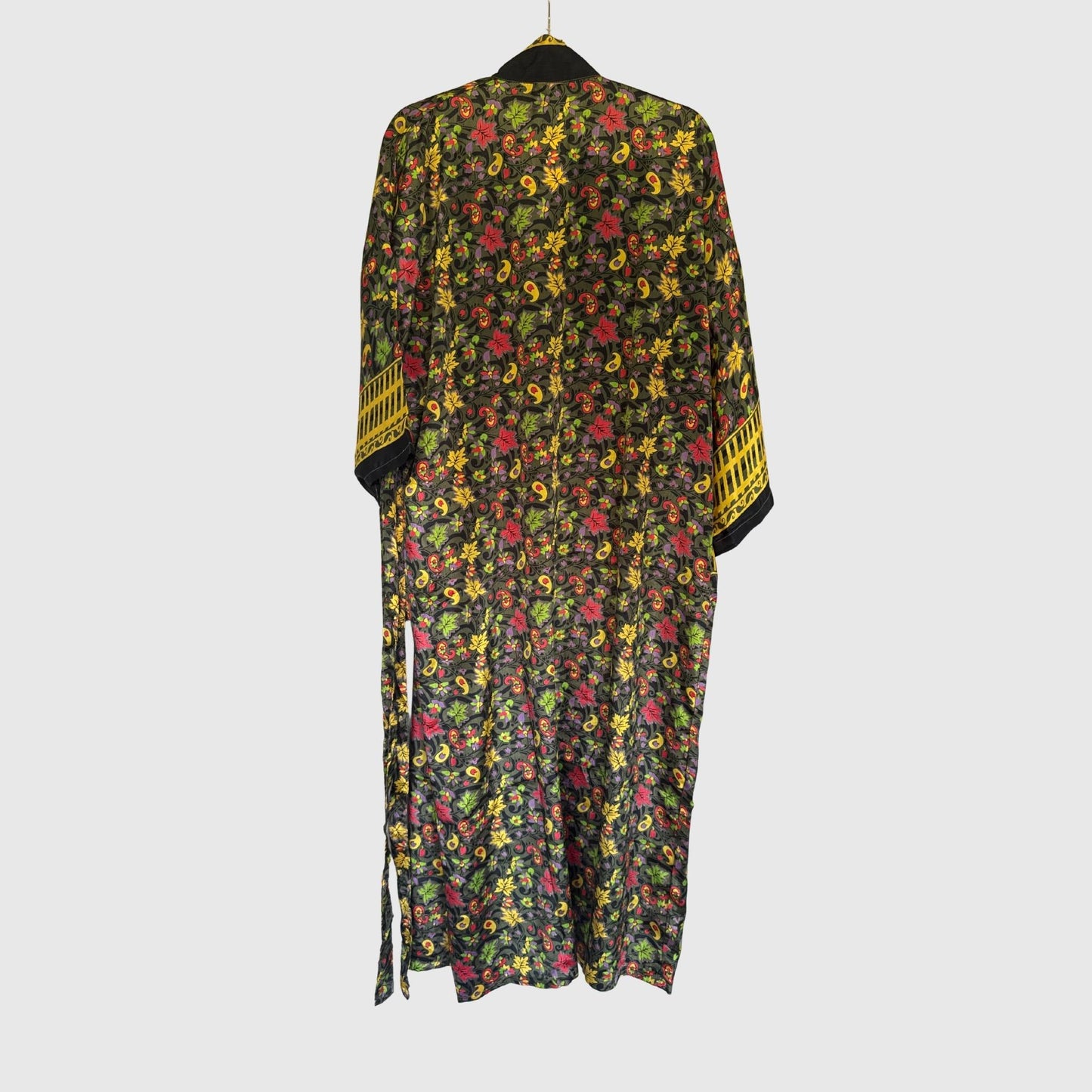 Upcycled Kimono Lang #1316 aus Vintage-Sari in Gold & Schwarz – Rückansicht