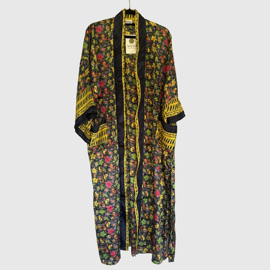 Upcycled Kimono Lang #1316 aus Vintage-Sari in Gold & Schwarz – Vorderansicht