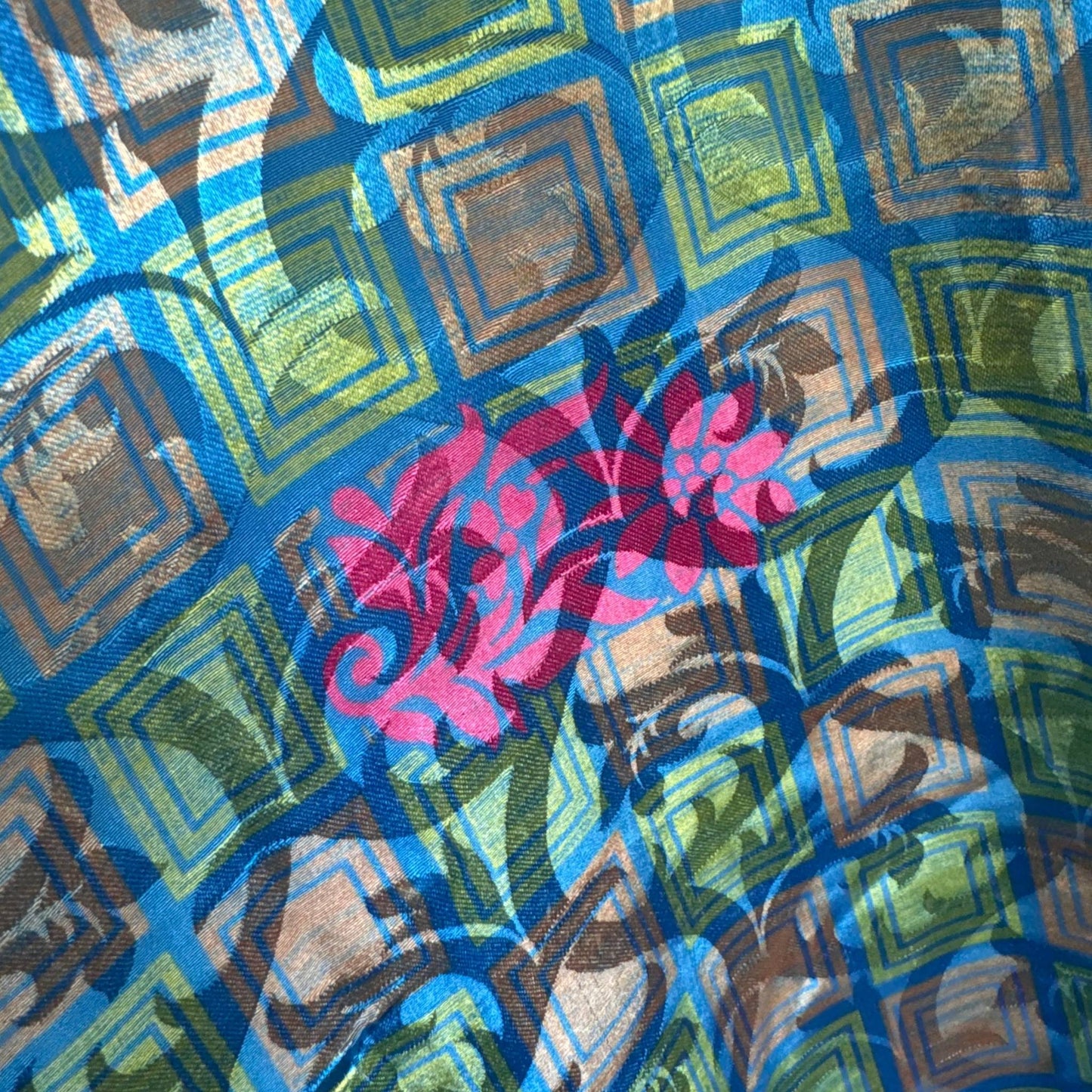 Upcycled Kimono Lang #1317 aus Vintage-Sari in Türkis – Detailansicht