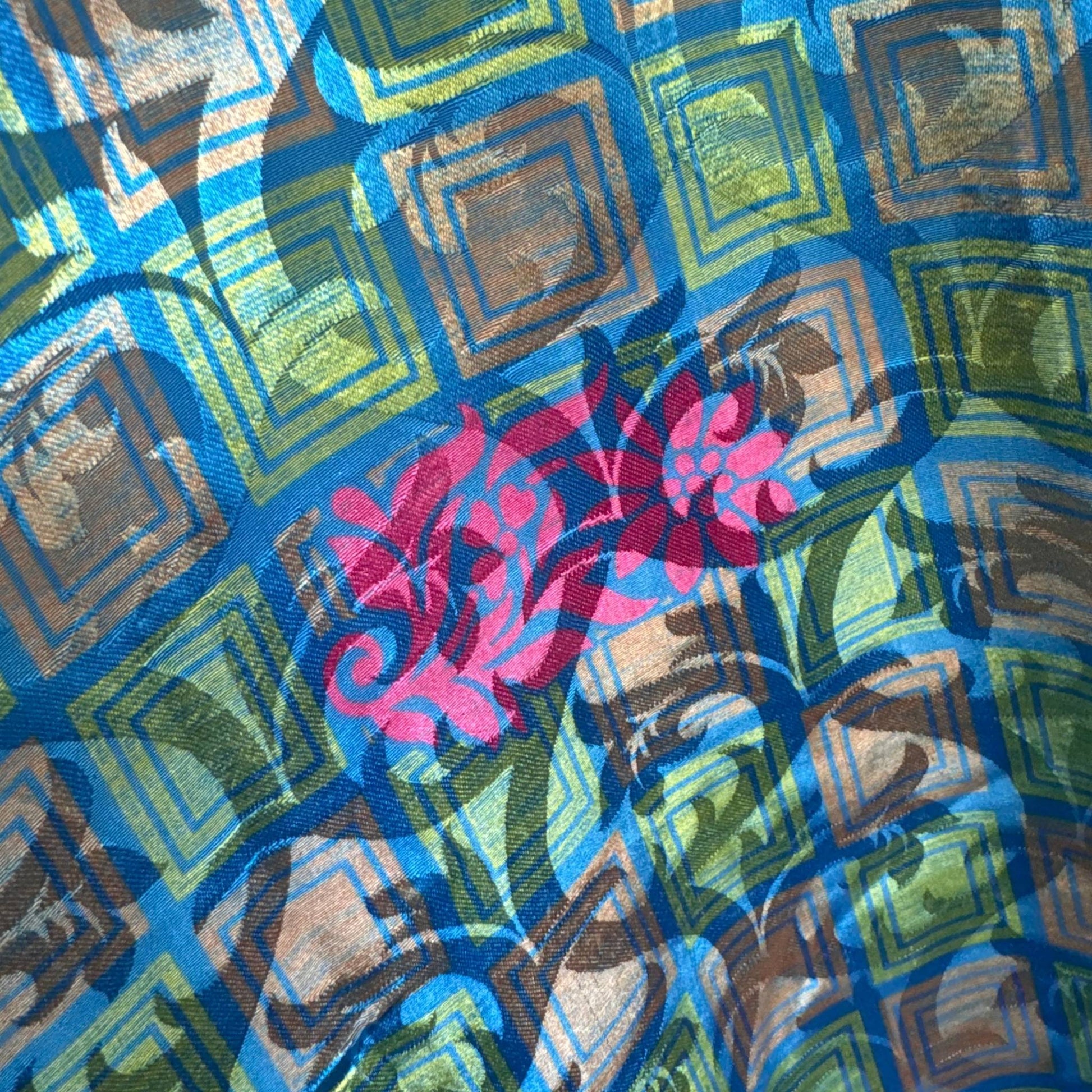 Upcycled Kimono Lang #1317 aus Vintage-Sari in Türkis – Detailansicht
