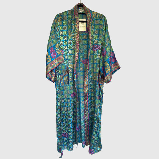 Upcycled Kimono Lang #1317 aus Vintage-Sari in Türkis – Vorderansicht