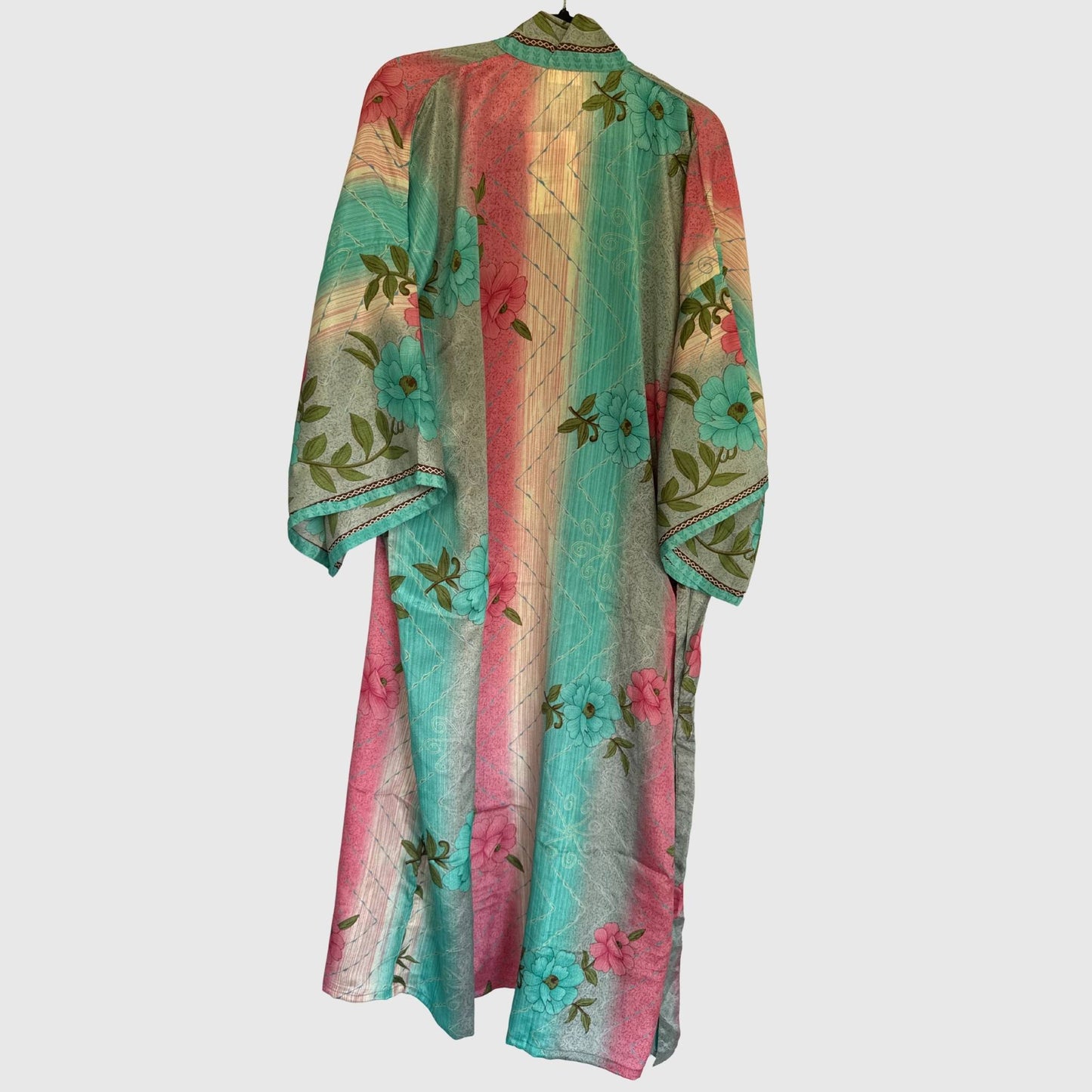 Upcycled Kimono Lang #1318 aus Vintage-Sari in Grün & Türkis – Rückansicht
