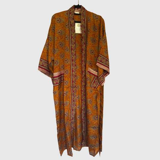 Upcycled Kimono Lang #1319 aus Vintage-Sari in Braun & Orange – Vorderansicht