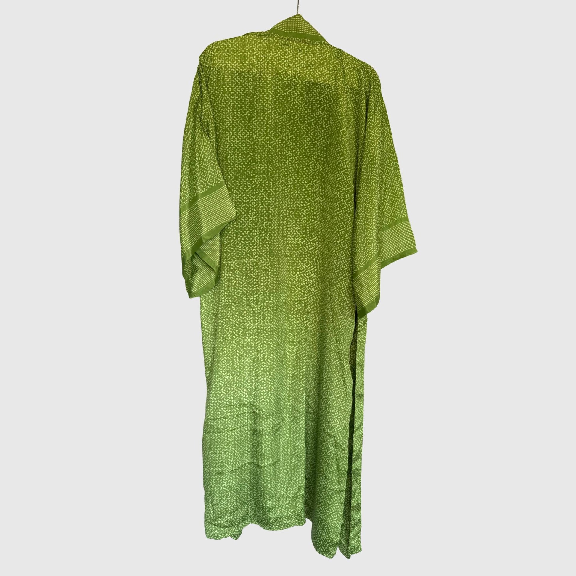 Upcycled Kimono Lang #1321 aus Vintage-Sari in Grün – Rückansicht