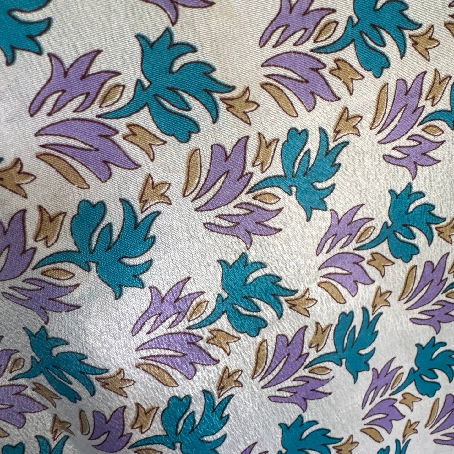 Upcycled Kimono Lang #1325 aus Vintage-Sari in Türkis & Grau – Detailansicht