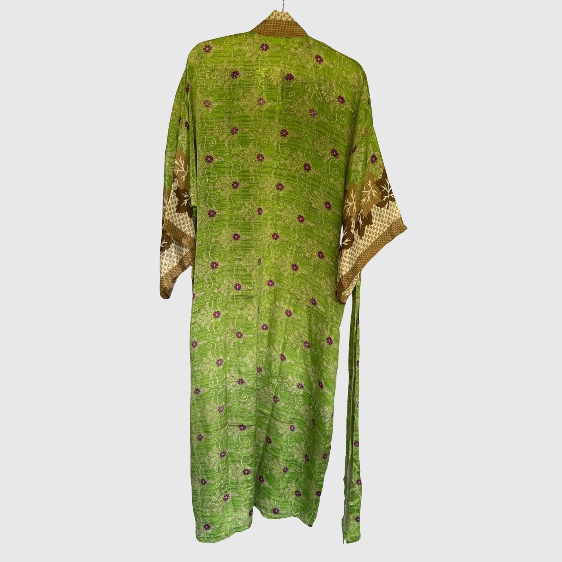 Upcycled Kimono Lang #1326 aus Vintage-Sari in Grün & Gold – Rückansicht