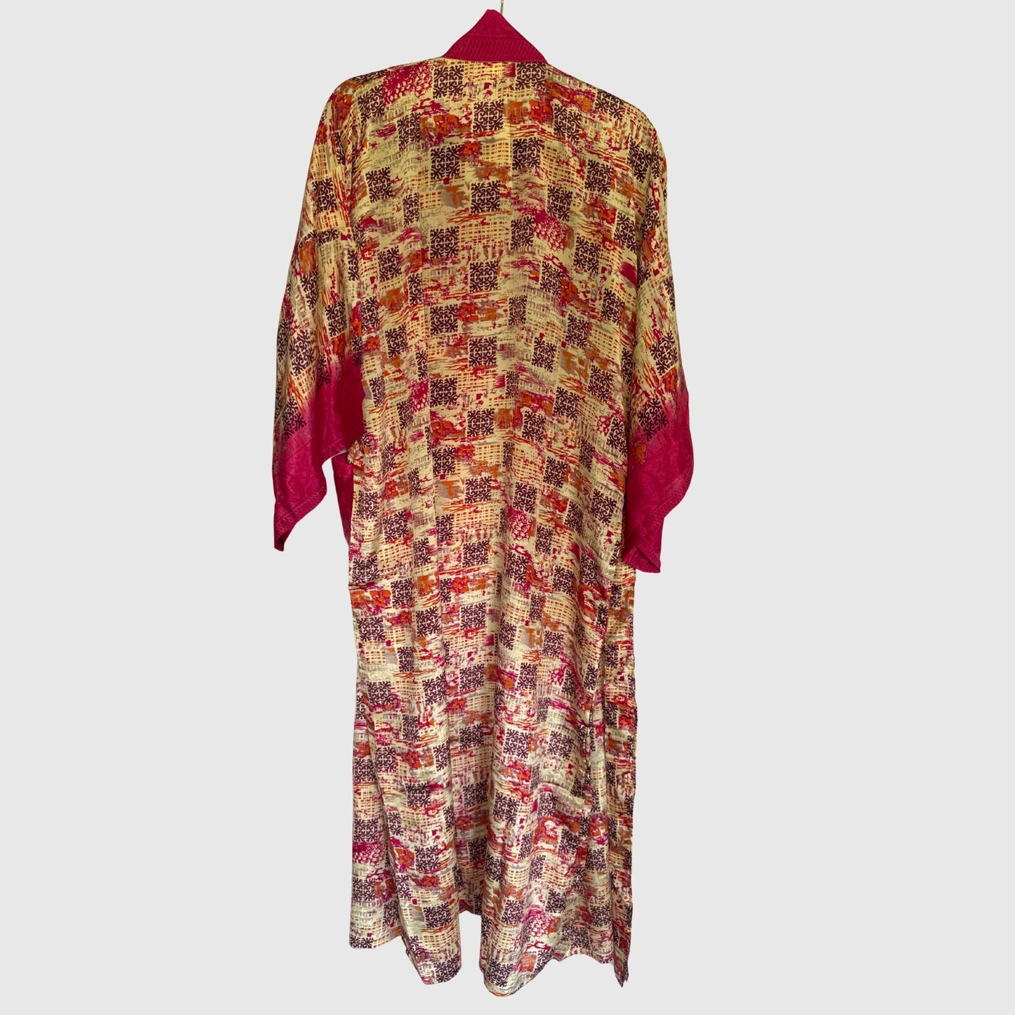 Upcycled Kimono Lang #1329 aus Vintage-Sari in Orange & Magenta – Rückansicht