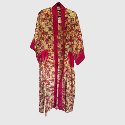 Upcycled Kimono Lang #1329 aus Vintage-Sari in Orange & Magenta – Vorderansicht