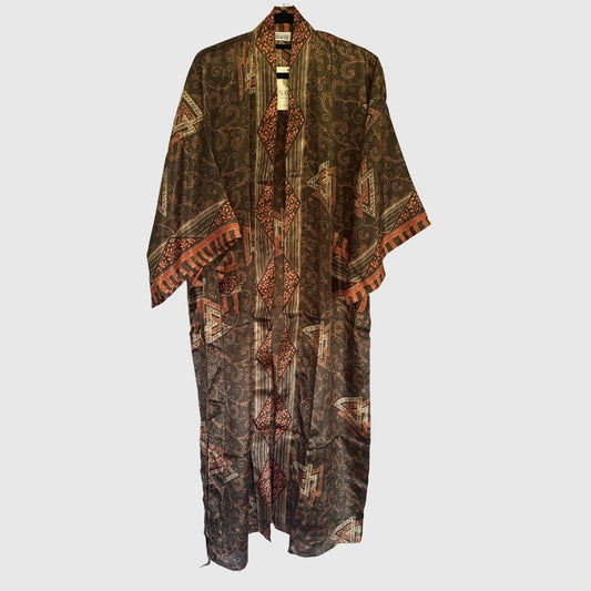 Upcycled Kimono Lang #1330 aus Vintage-Sari in Braun – Vorderansicht