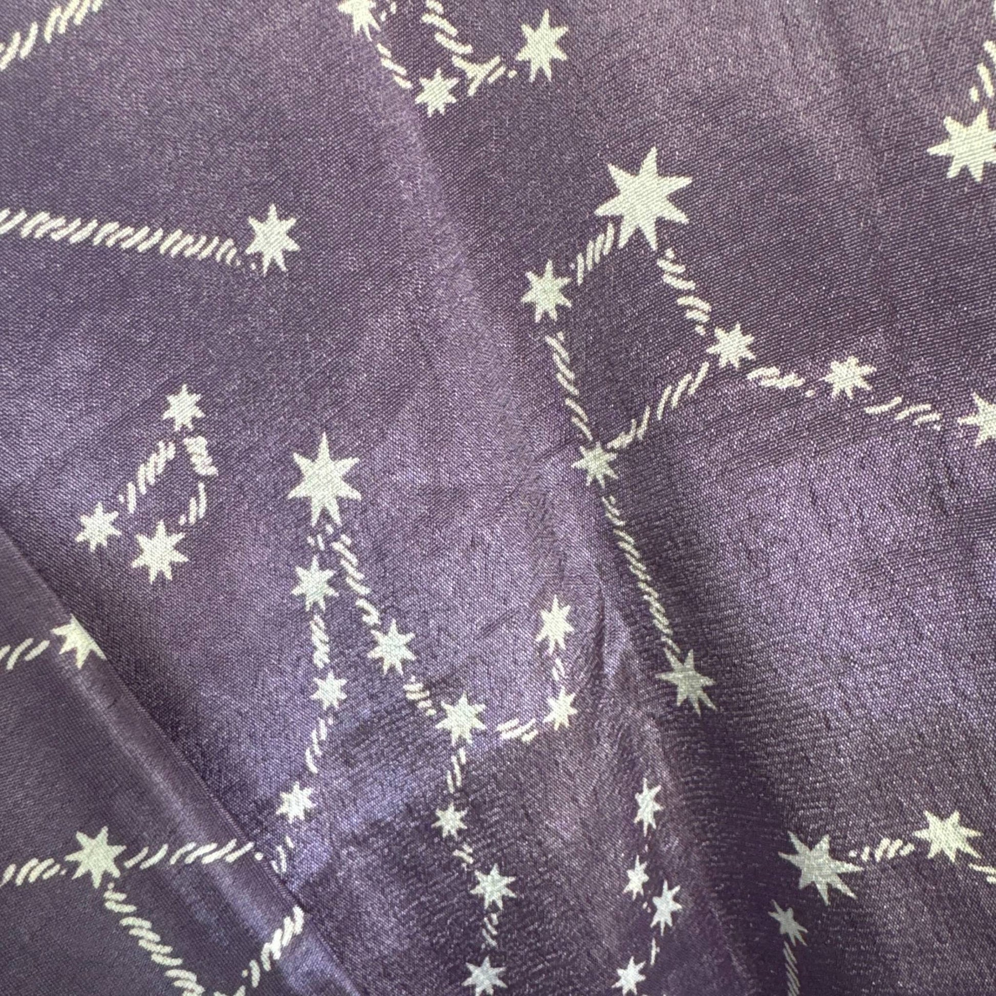 Upcycled Kimono Lang #1331 aus Vintage-Sari in Lila & Magenta – Detailansicht