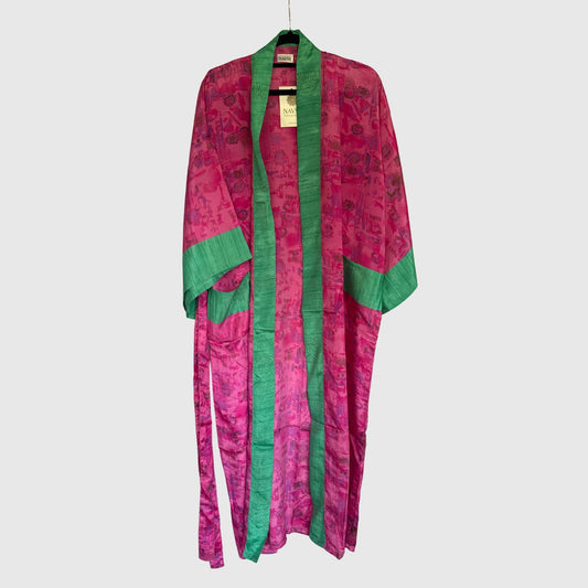 Upcycled Kimono Lang #1333 aus Vintage-Sari in Magenta & Grün – Vorderansicht