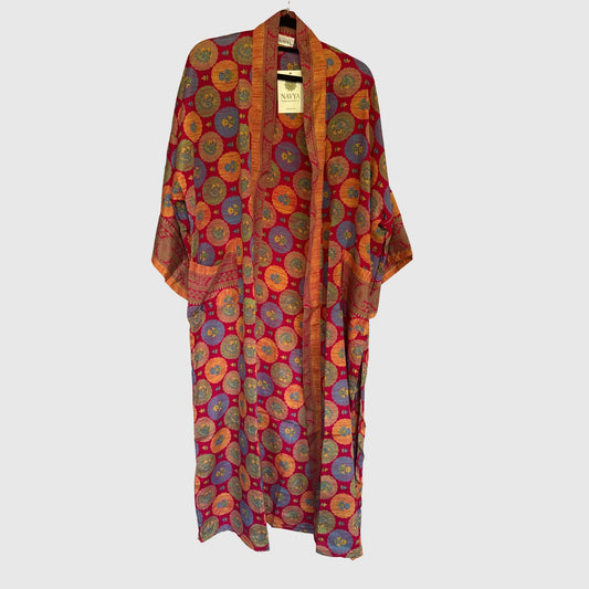 Upcycled Kimono Lang #1334 aus Vintage-Sari in Rot & Orange – Vorderansicht