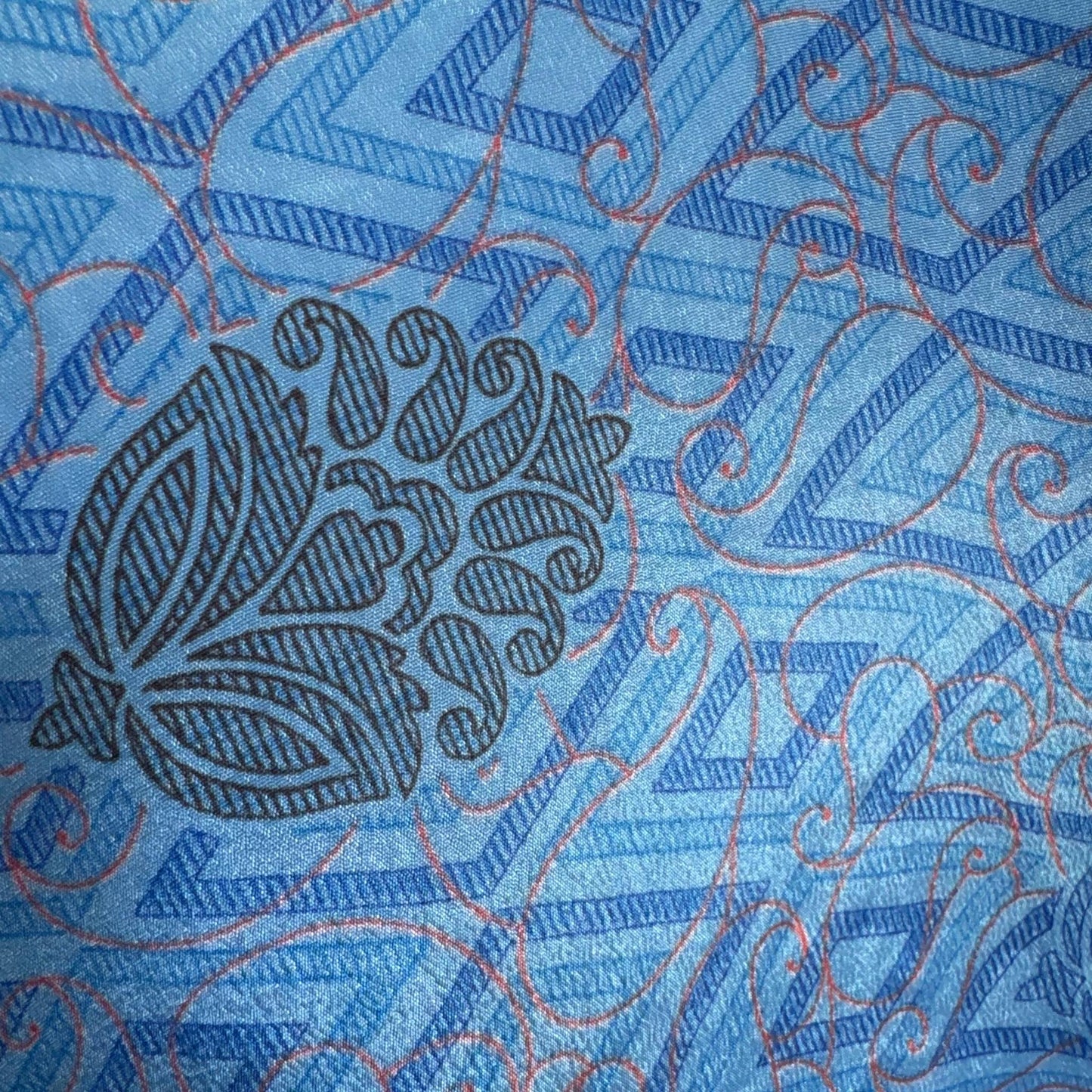 Upcycled Kimono Lang #1337 aus Vintage-Sari in Blau – Detailansicht