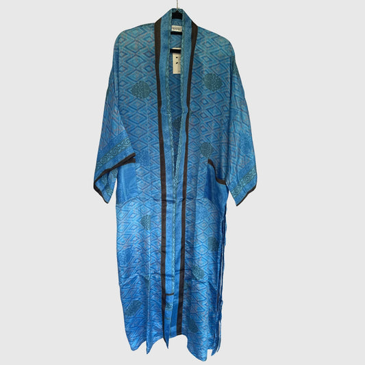 Upcycled Kimono Lang #1337 aus Vintage-Sari in Blau – Vorderansicht