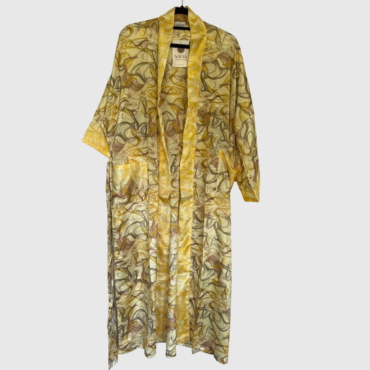 Upcycled Kimono Lang #1338 aus Vintage-Sari in Gold – Vorderansicht