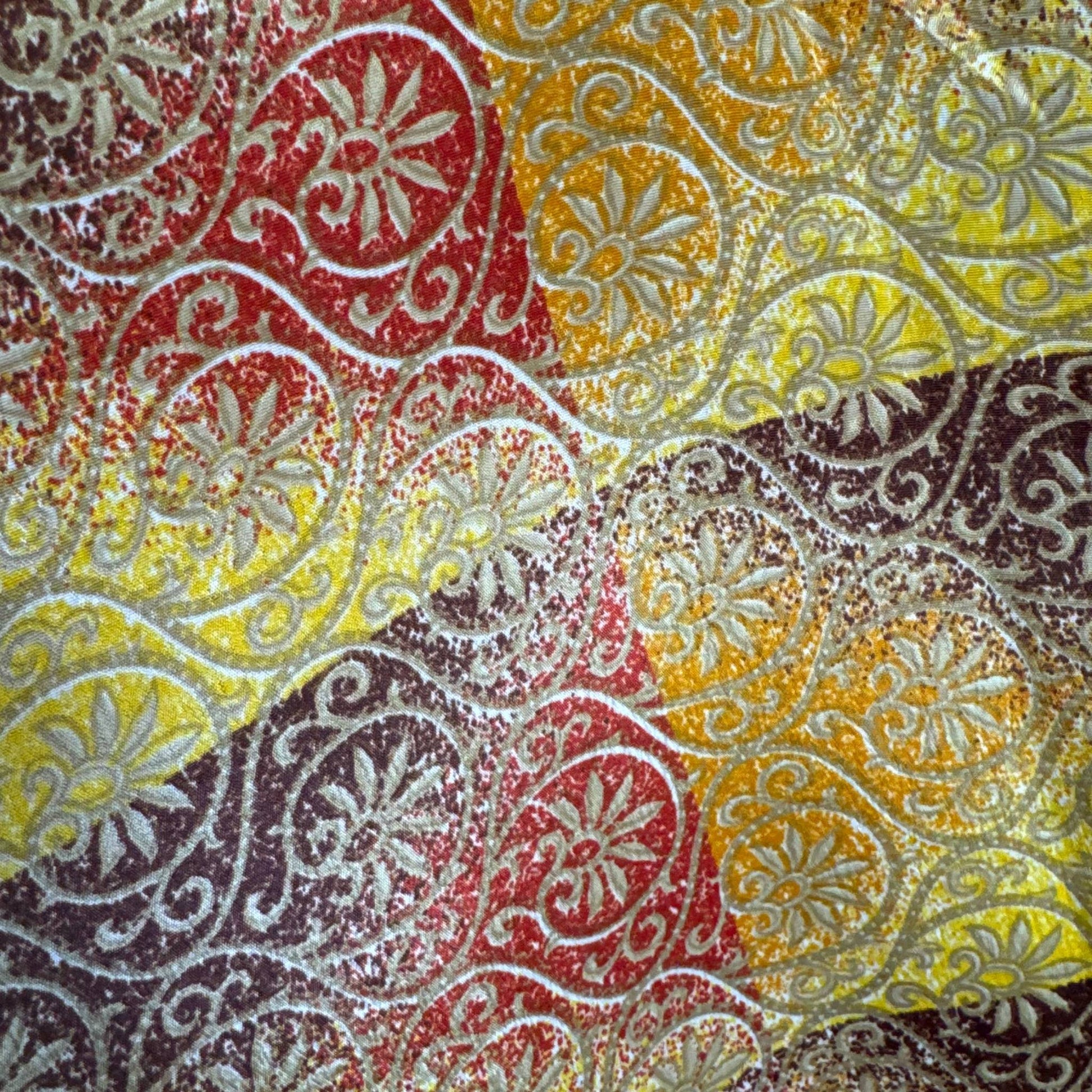 Upcycled Kimono Lang #1339 aus Vintage-Sari in Gold & Braun – Detailansicht