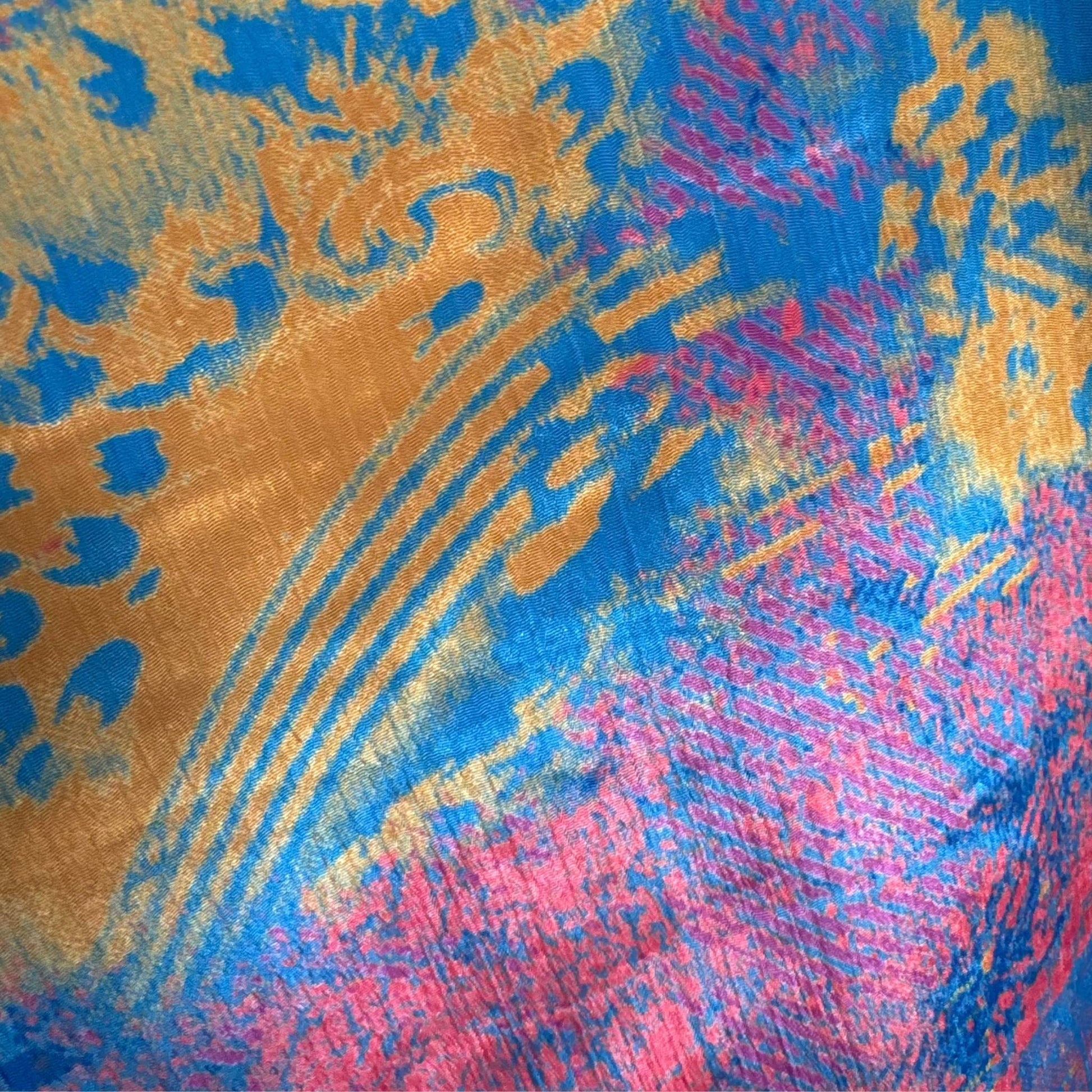 Upcycled Kimono Lang #1340 aus Vintage-Sari in Bunt – Detailansicht