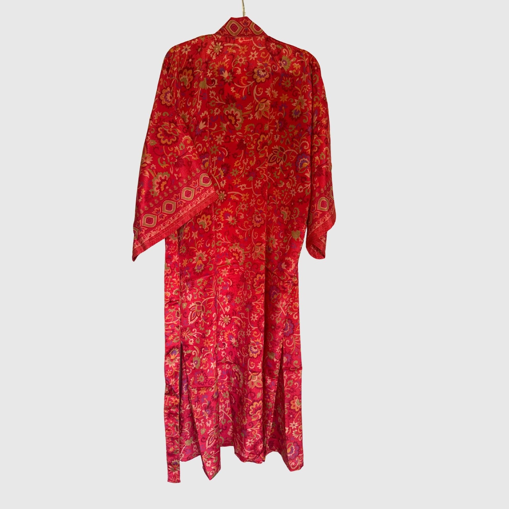 Upcycled Kimono Lang #1341 aus Vintage-Sari in Rot – Rückansicht