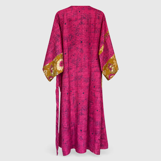 Upcycled Kimono Lang #1345 aus Vintage-Sari in Magenta – Rückansicht