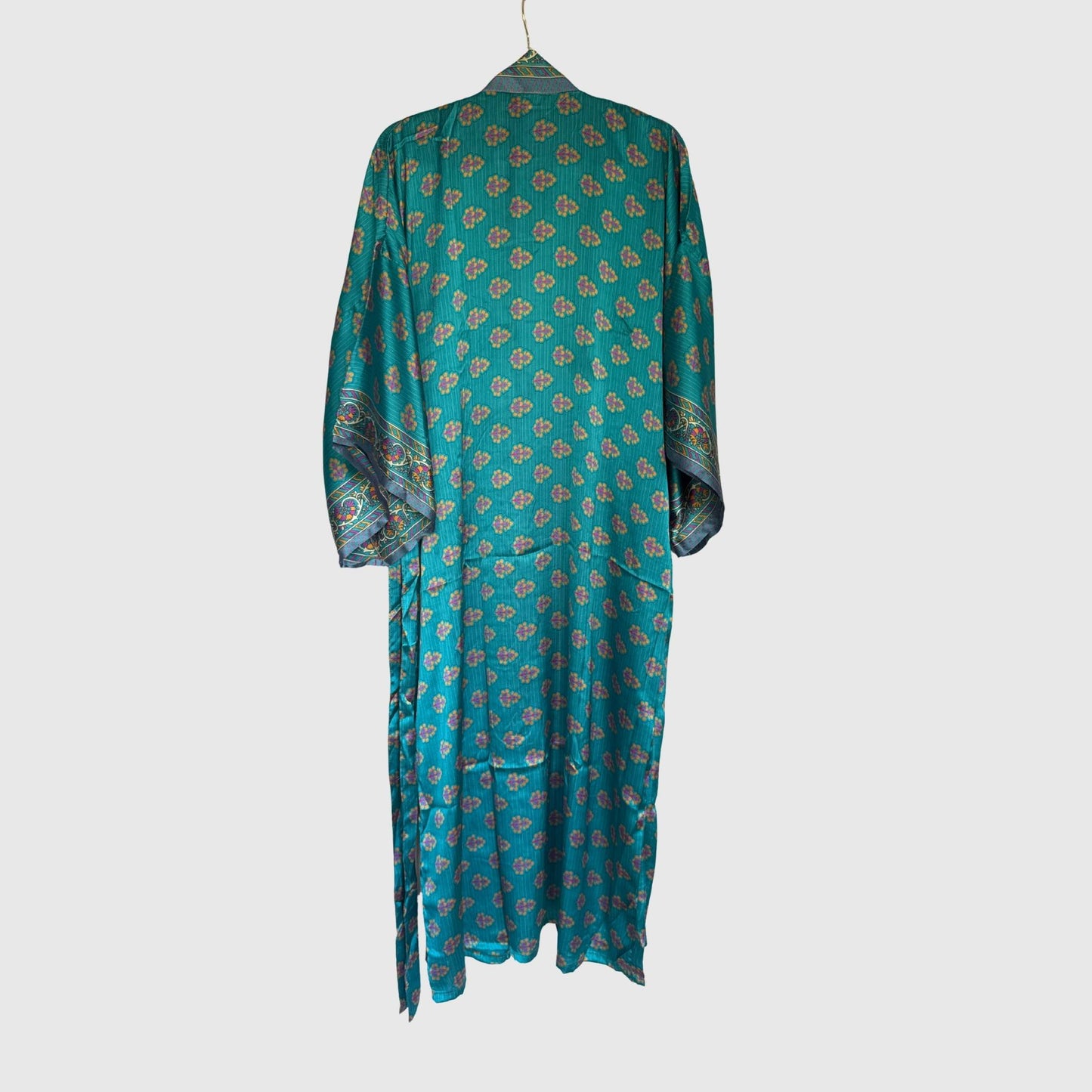 Upcycled Kimono Lang #1346 aus Vintage-Sari in Türkis – Rückansicht