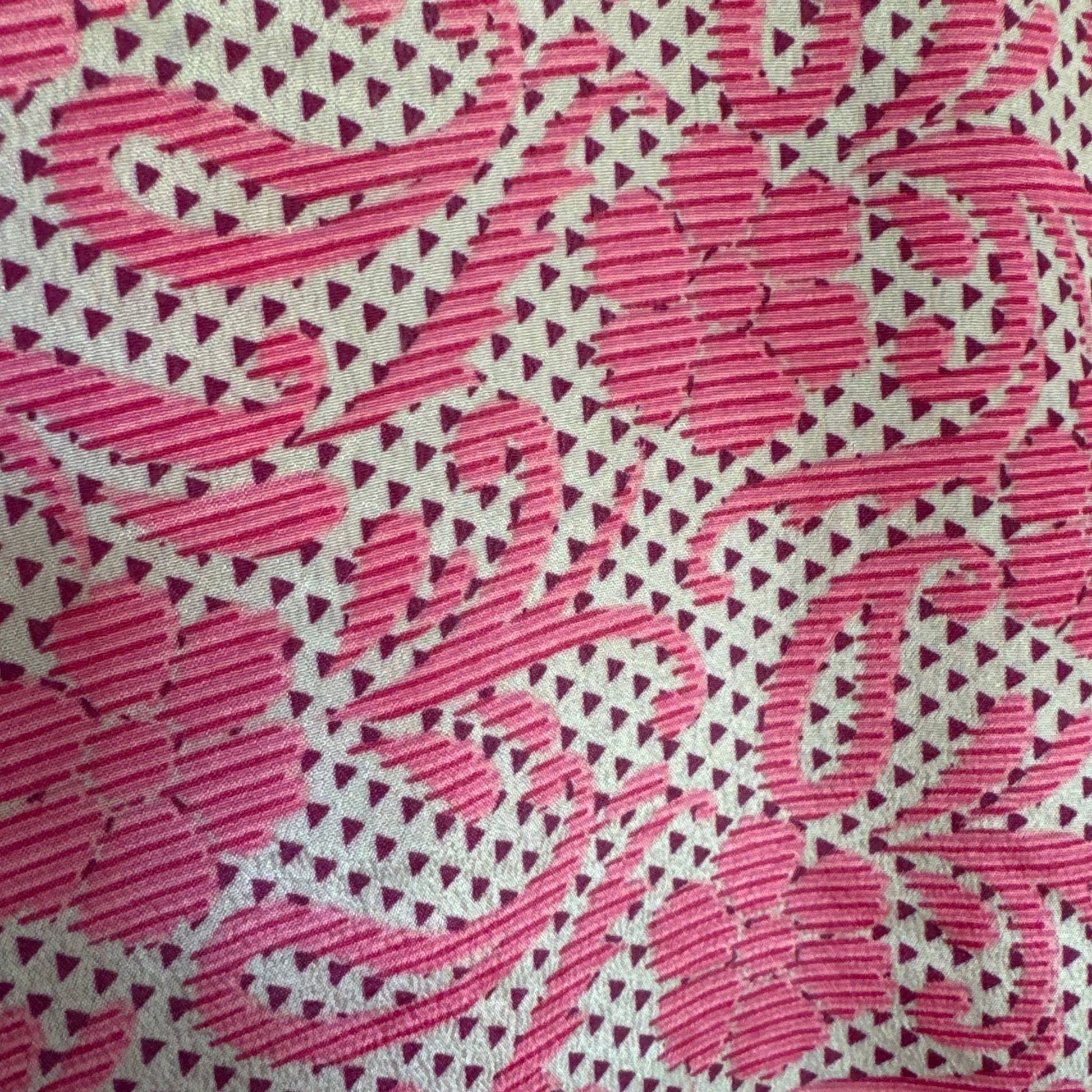 Upcycled Kimono Lang #1347 aus Vintage-Sari in Rot & Rosa – Detailansicht