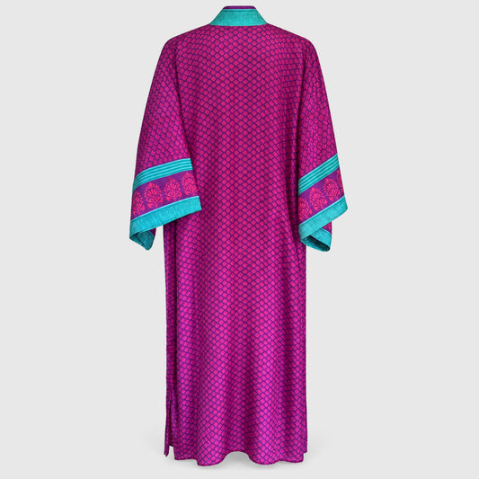 Upcycled Kimono Lang #1348 aus Vintage-Sari in Magenta & Lila – Rückansicht