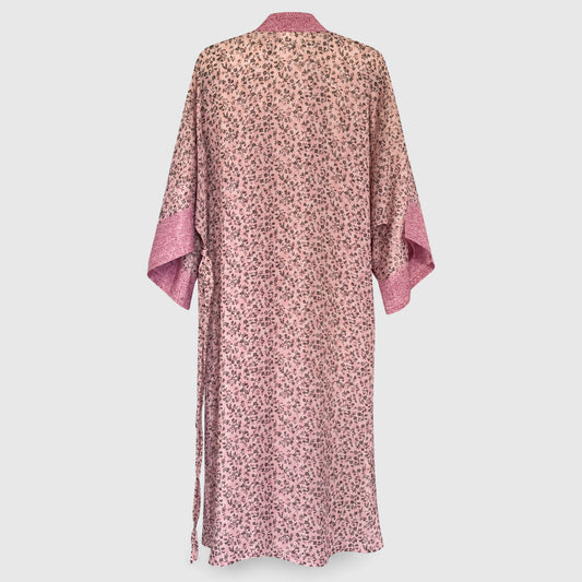 Upcycled Kimono Lang #1349 aus Vintage-Sari in Rosa – Rückansicht