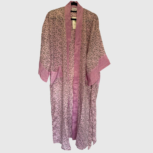 Upcycled Kimono Lang #1349 aus Vintage-Sari in Rosa – Vorderansicht