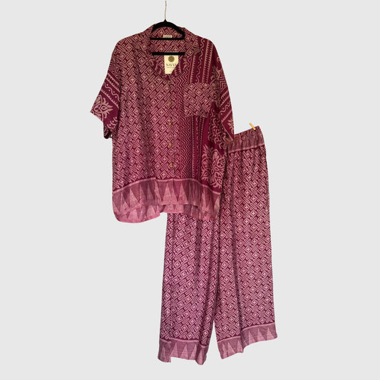 Upcycled Lounge Wear Set #1502 aus Vintage-Sari in Violett – Vorderansicht