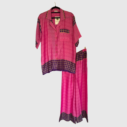 Upcycled Lounge Wear Set #1511 aus Vintage-Sari in Pink – Vorderansicht