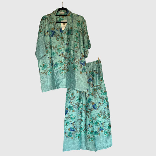Upcycled Lounge Wear Set #1514 aus Vintage-Sari in Türkis – Vorderansicht