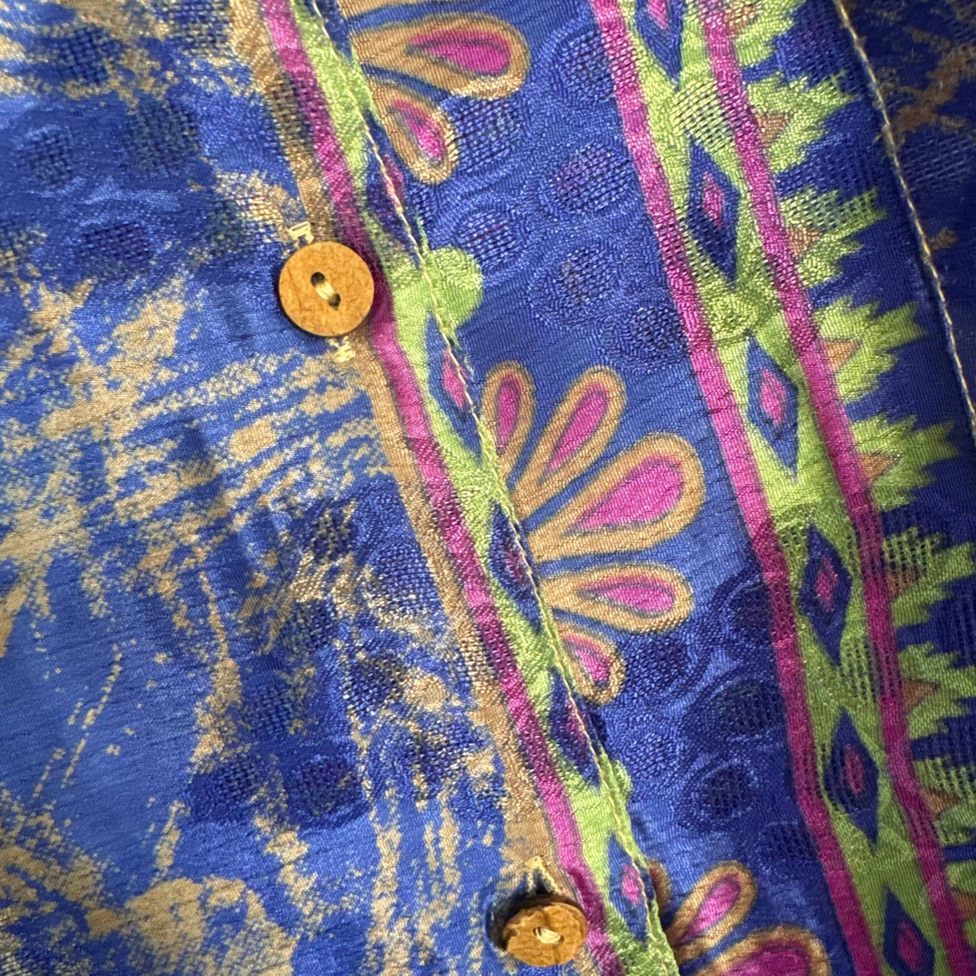 Upcycled Lounge Wear Set #1517 aus Vintage-Sari in Blau & Grün – Detailansicht