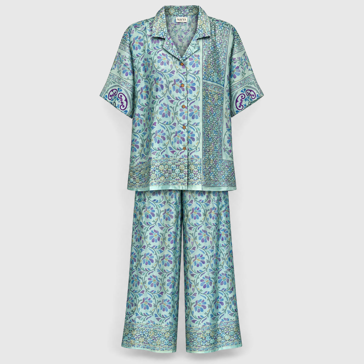 Upcycled Lounge Wear Set #1518 aus Vintage-Sari in Blau & Grau – Vorderansicht