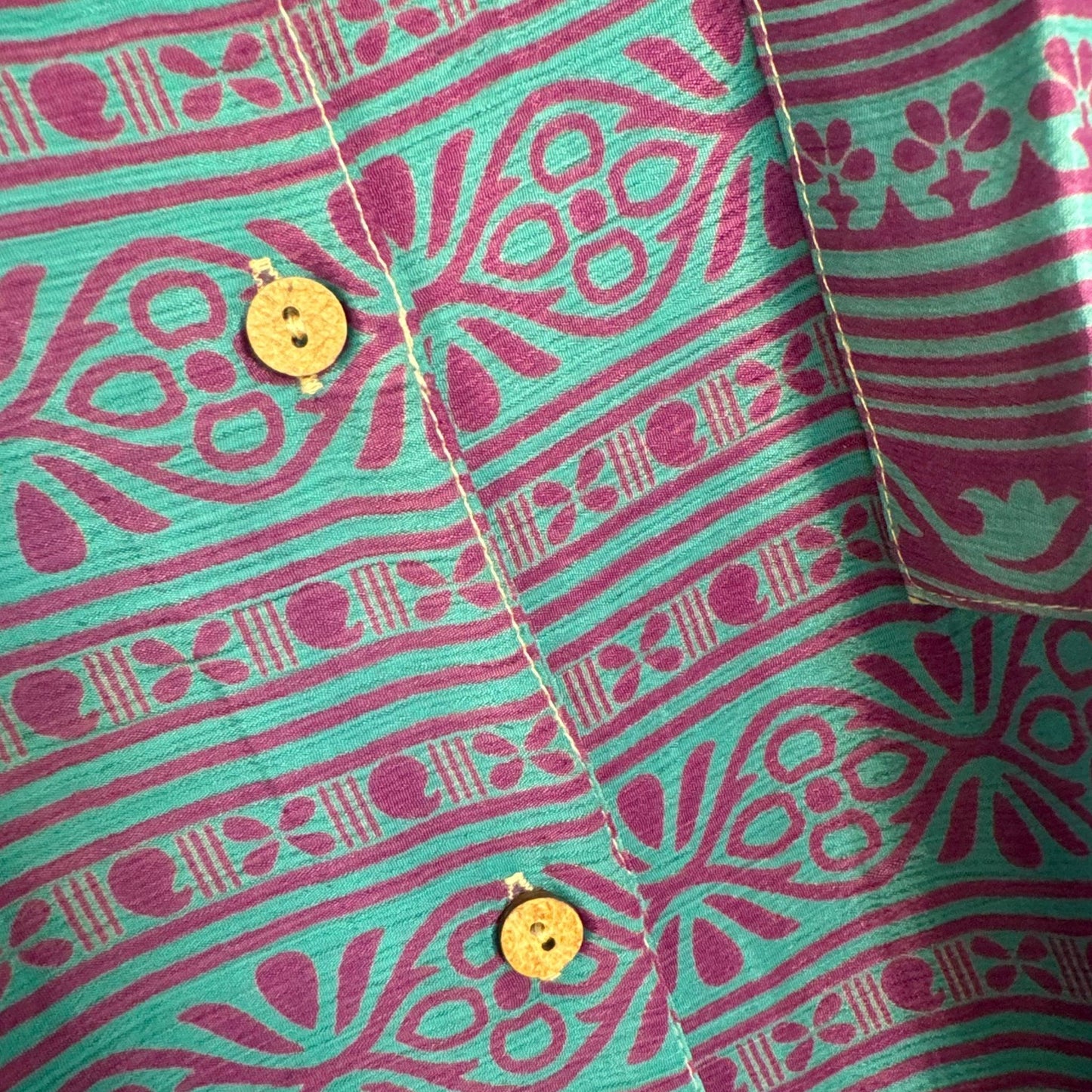 Upcycled Lounge Wear Set #1519 aus Vintage-Sari in Türkis & Grau – Detailansicht