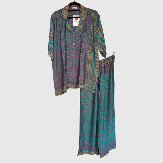 Upcycled Lounge Wear Set #1519 aus Vintage-Sari in Türkis & Grau – Vorderansicht