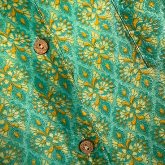 Upcycled Lounge Wear Set #1520 aus Vintage-Sari in Grün & Gold – Detailansicht