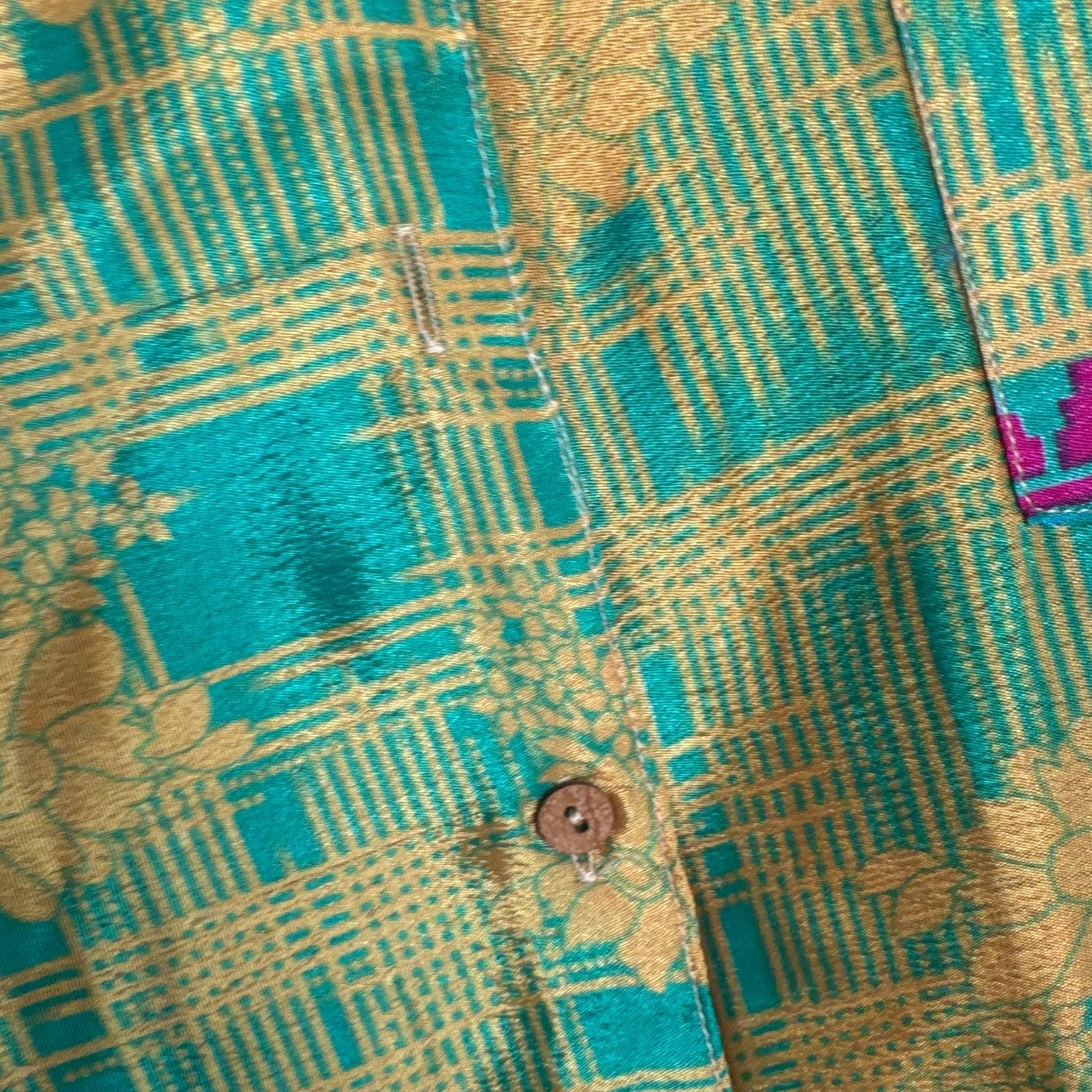 Upcycled Lounge Wear Set #1523 aus Vintage-Sari in Grün & Lila – Detailansicht