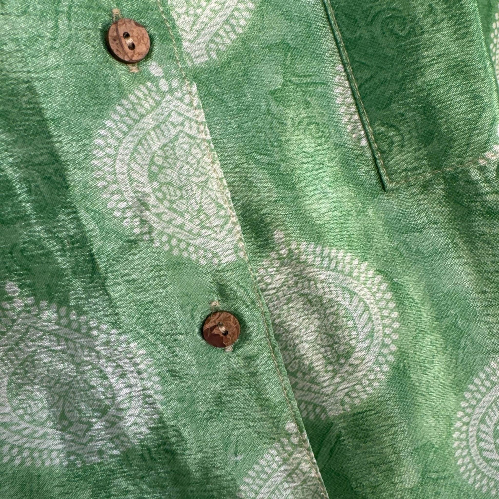 Upcycled Lounge Wear Set #1527 aus Vintage-Sari in Grün – Detailansicht