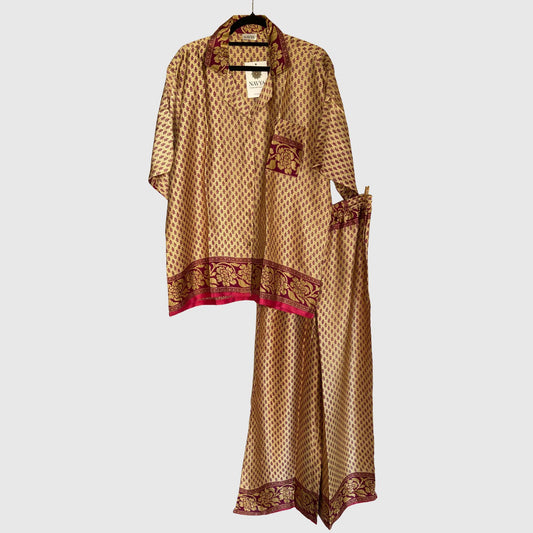 Upcycled Lounge Wear Set #1529 aus Vintage-Sari in Pink & Orange – Vorderansicht