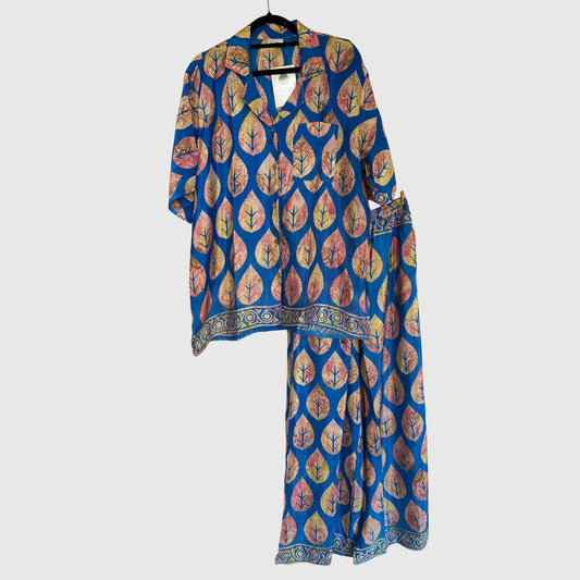 Upcycled Lounge Wear Set #1530 aus Vintage-Sari in Grün & Beige – Vorderansicht