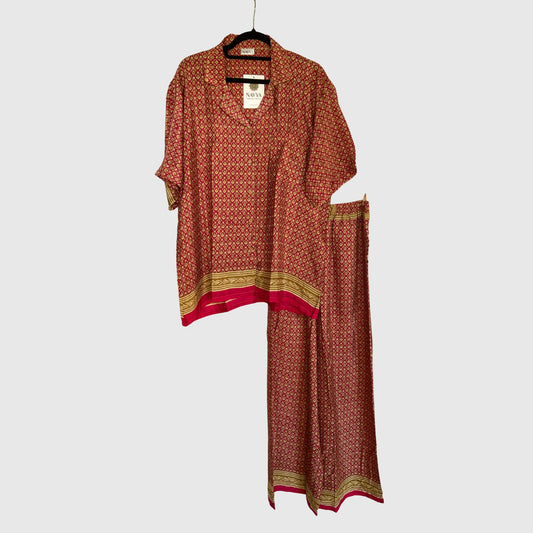 Upcycled Lounge Wear Set #1535 aus Vintage-Sari in Lila & Pink – Vorderansicht