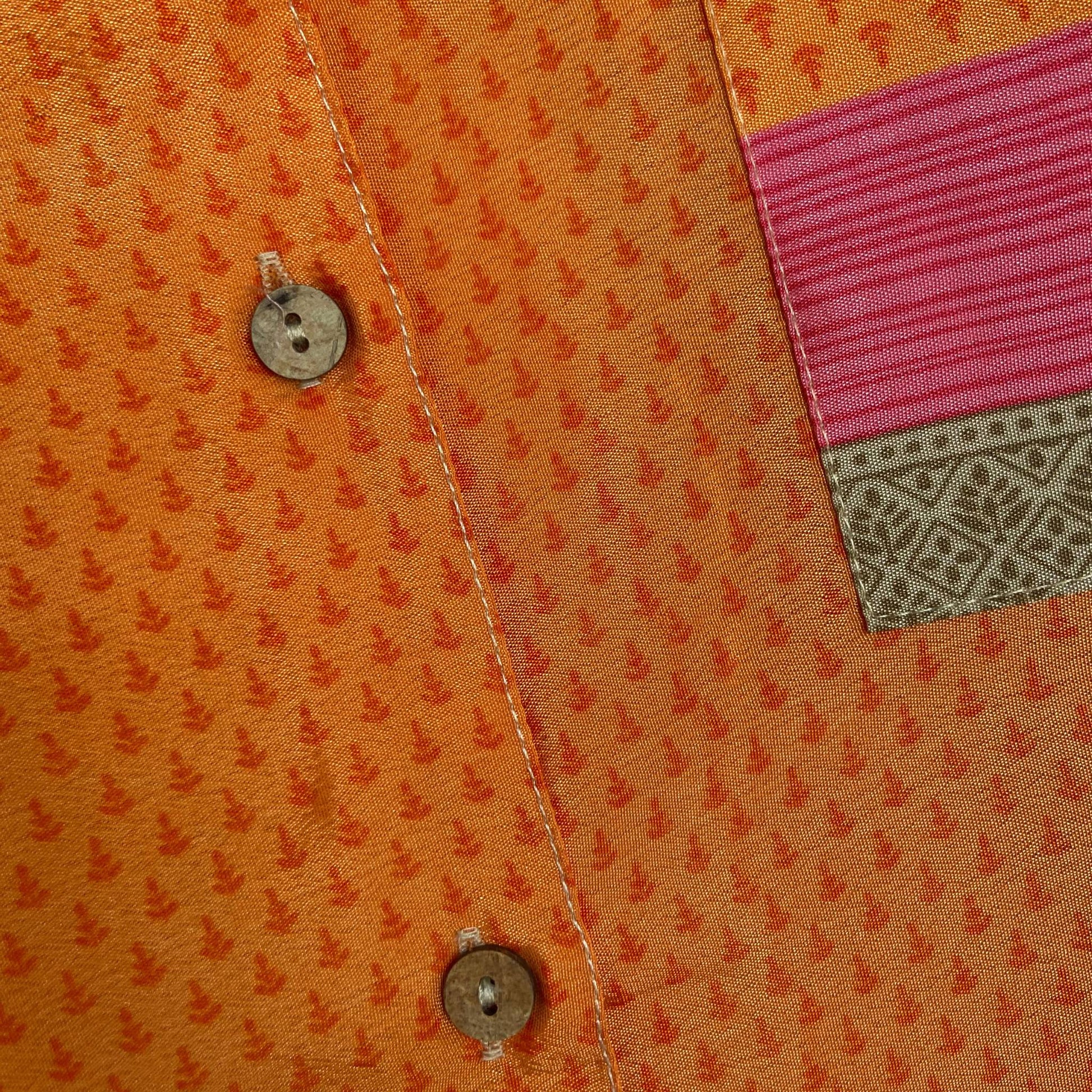 Upcycled Lounge Wear Set #1536 aus Vintage-Sari in Beige & Braun – Detailansicht