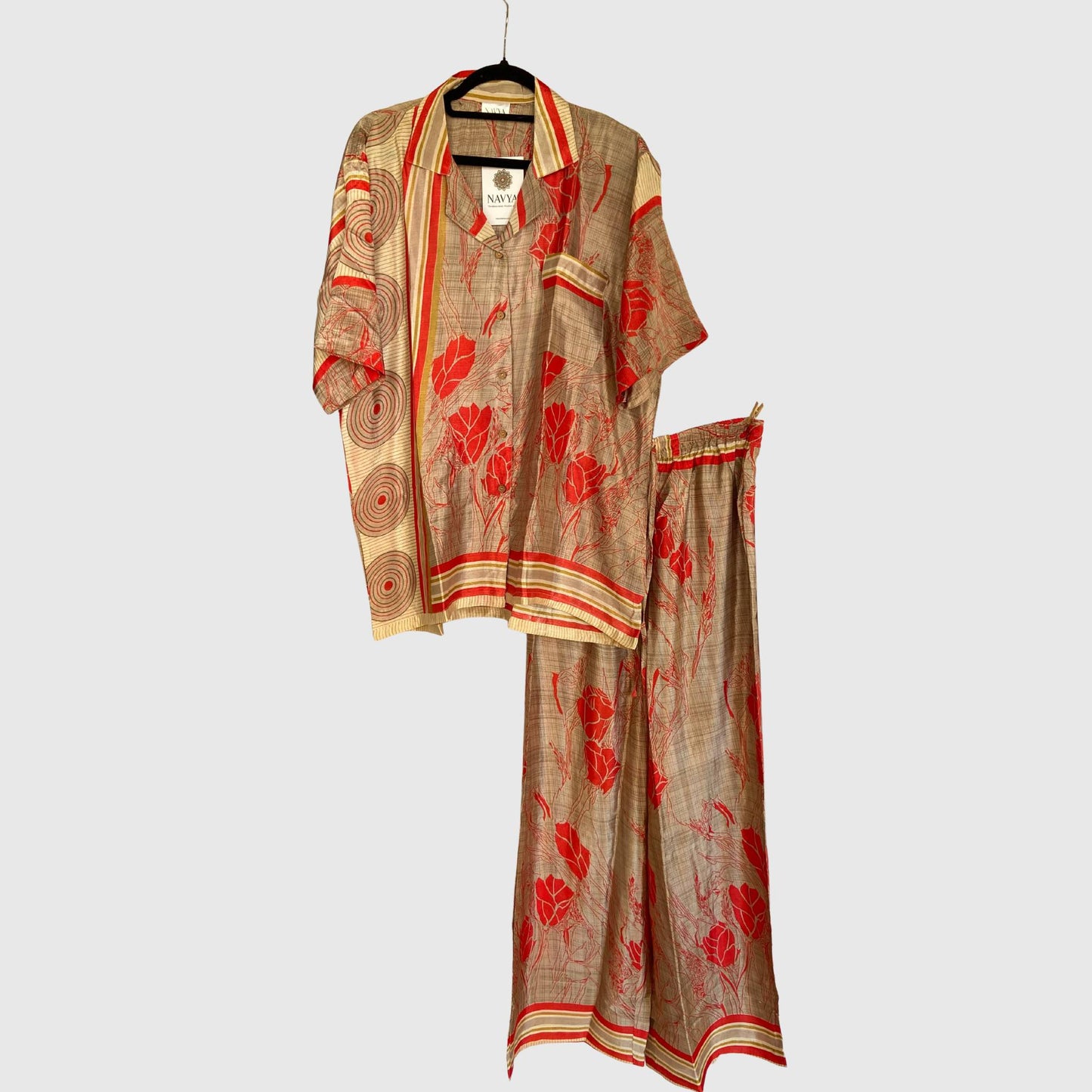 Upcycled Lounge Wear Set #1539 aus Vintage-Sari in Gelb & Grün – Vorderansicht