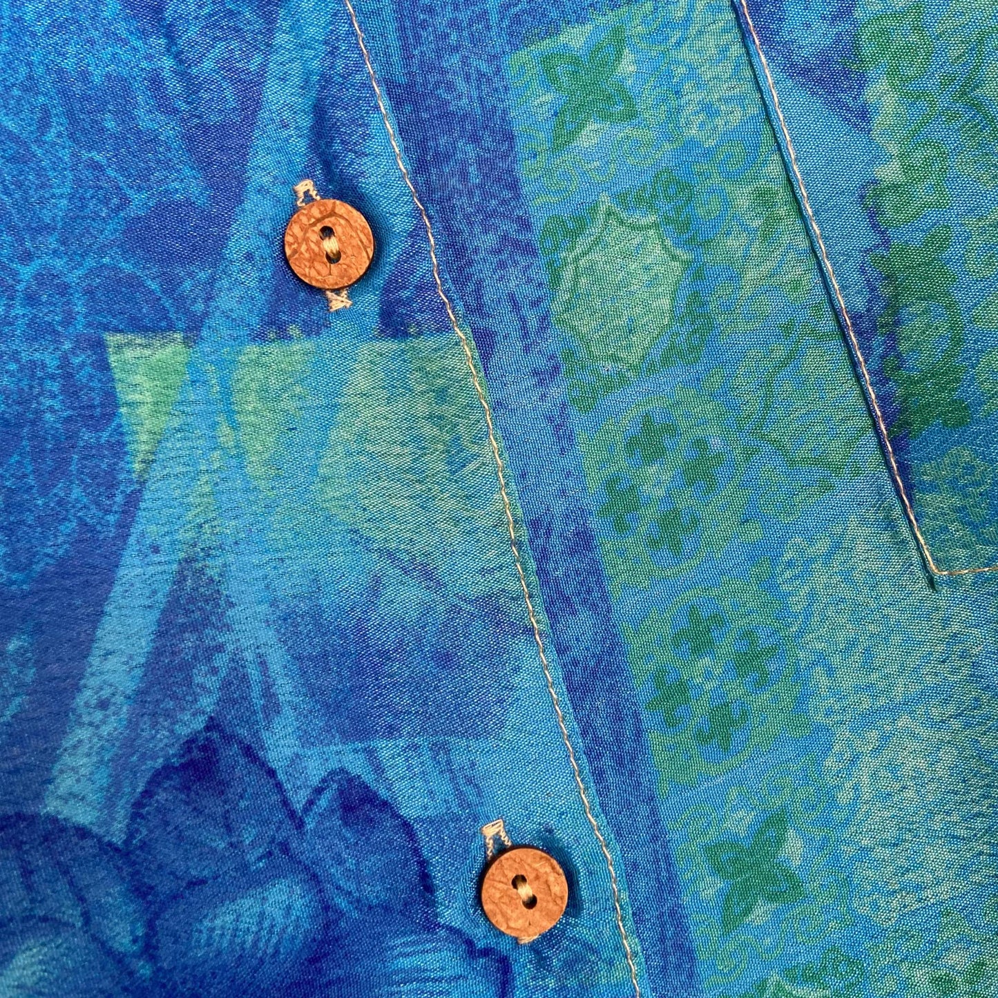Upcycled Lounge Wear Set #1540 aus Vintage-Sari in Blau & Beige – Detailansicht