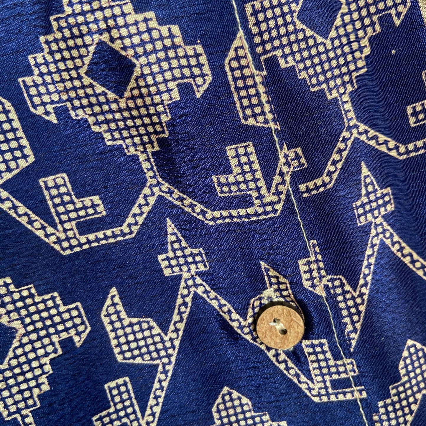 Upcycled Lounge Wear Set #1543 aus Vintage-Sari in Grau & Blau – Detailansicht