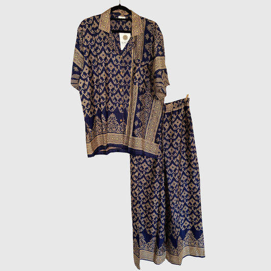 Upcycled Lounge Wear Set #1543 aus Vintage-Sari in Grau & Blau – Vorderansicht