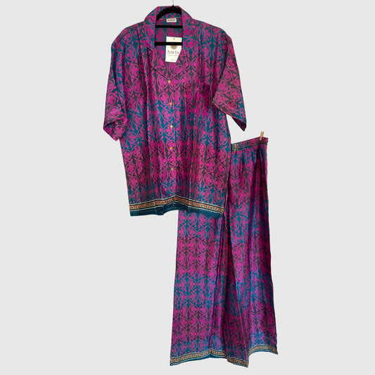 Upcycled Lounge Wear Set #1544 aus Vintage-Sari in Rot & Beige – Vorderansicht