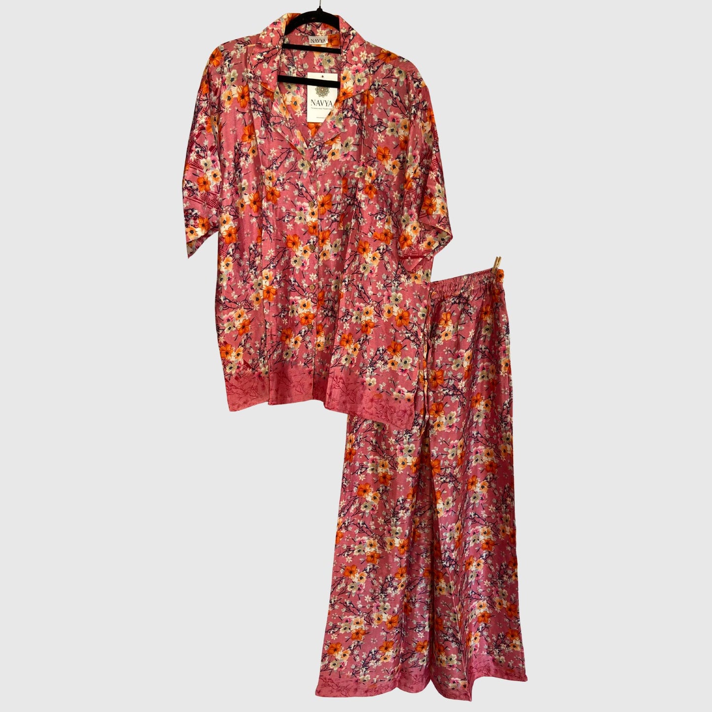 Upcycled Lounge Wear Set #1547 aus Vintage-Sari in Blau & Gold – Vorderansicht